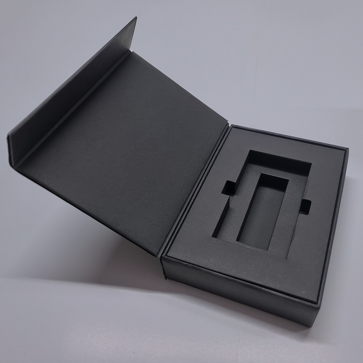 luxury magnetic hinged lid influencer box with fitment